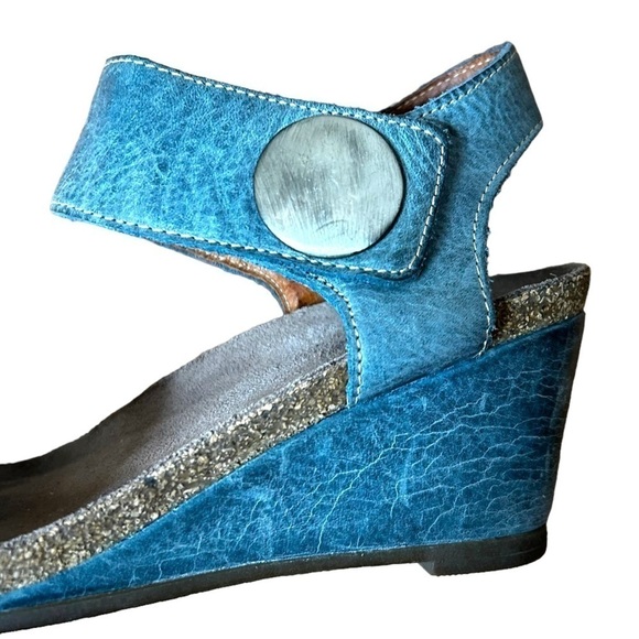 Taos Footwear Dusty Blue Carousel Leather Wedge Sandal - Picture 5 of 9